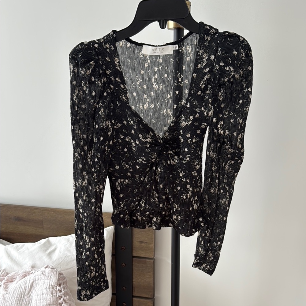 ASTR Women's Black Floral Top
